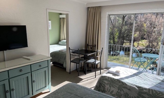 Bright Hotel | Riverbank Park Motel