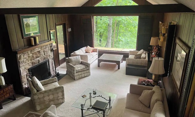 Dexter House | Riverbend: A beautiful country 4-bedroom house in Dexter.