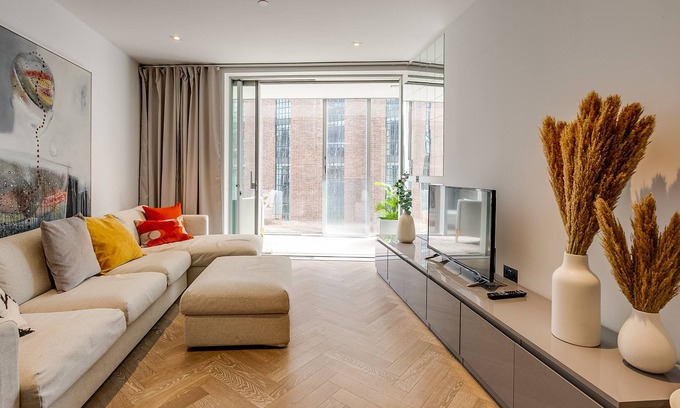Queenstown Apartment | Riverfront Battersea New 2 Bed Flat