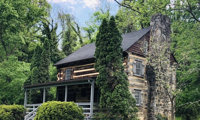 Luray Cabin | Riverfront Cabin! Farm, Kayaks, Trail & Fireplaces