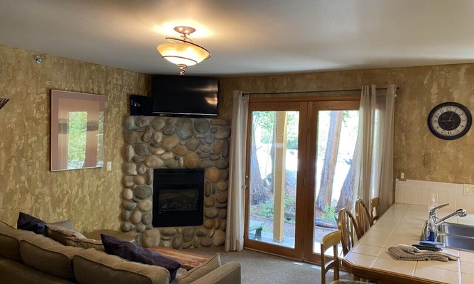 Grand Lake Condo | Riverfront condo #3 w/patio, 1block 2 town,King bed,Wifi,20 min ski Granby Rnch