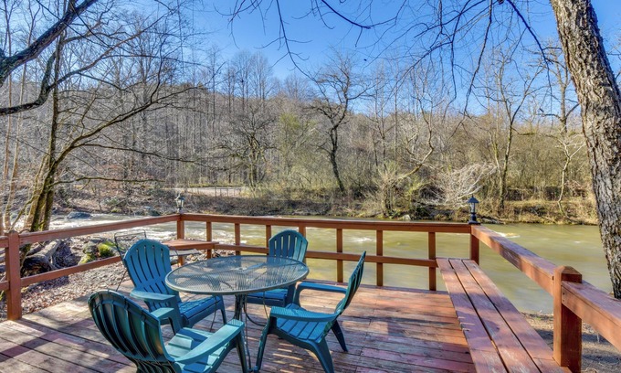 Helen Cabin | Riverfront Helen Cabin w/Hot Tub & Deck!