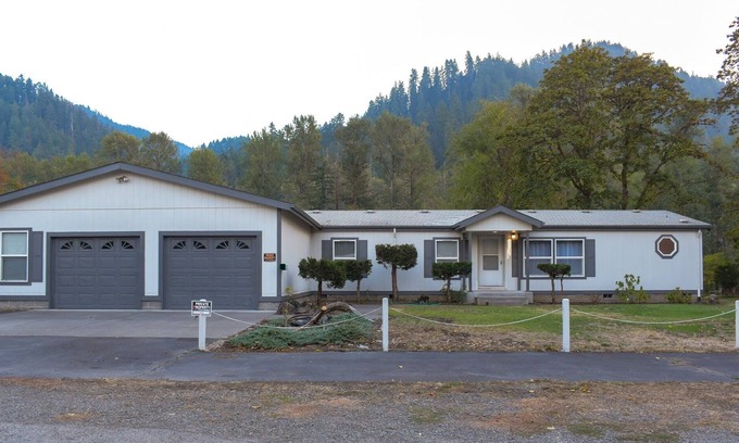 Westfir House | Riverfront Home