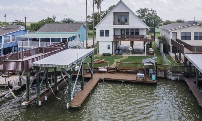 Matagorda House | Riverfront Home w/Fishing Pier, Minutes to Beach