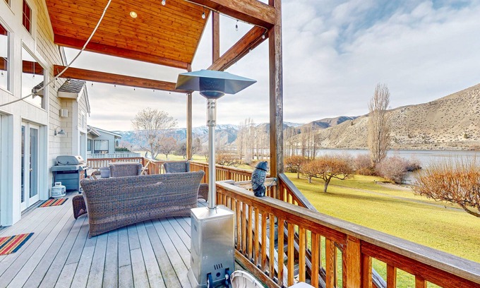 Orondo House | Riverfront home with boat launch, pool, tennis/pickle ball courts, & clubhouse