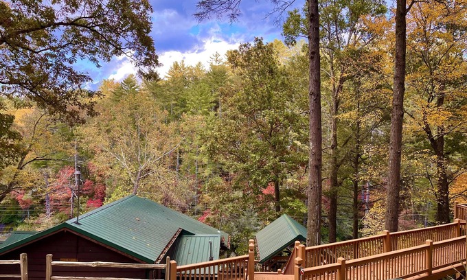 Blue Ridge Cabin | Riverfront Hot Tub Convenient Location