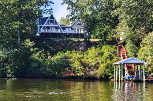 Edwardsville House | Riverfront Retreat on 4 Acres with Private Dock