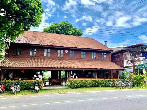 Mae Sariang Resort | Riverhouse-The Teak House