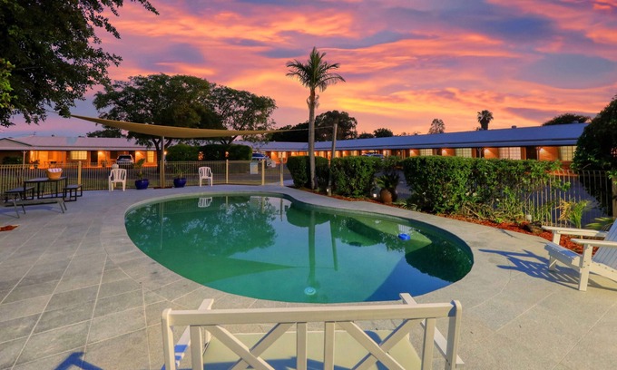 St. George Hotel | Riverland Motor Inn & River's Restaurant