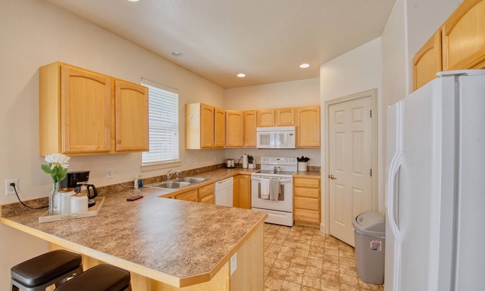 Twin Falls House | Rivermist sbdv/3 car garage/Netflix/large suite