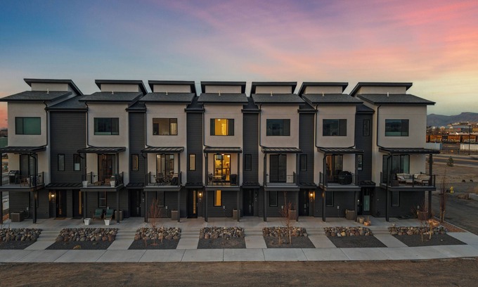 Grand Junction House | Rivers & Ridges Basecamp – Stylish 3BR Townhome Near Adventure & Wineries!