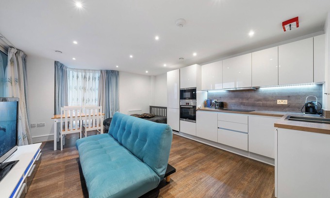 Surrey Docks Apartment | Riverside 1BR| 20min->City Centre | Easy Transport