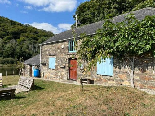 Clearbrook House | Riverside Barn at Lopwell Dam