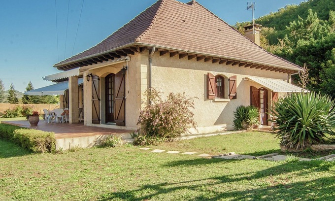 Condat-sur-Vezere Villa | Riverside Charm in Périgord Noir