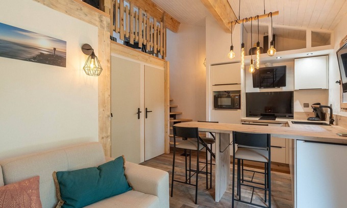 Mimizan House | Riverside Cottage in Mimizan Beach, 4 Guests, 2-Star, Renovated, Bike Paths, Terrace, Near Ocean