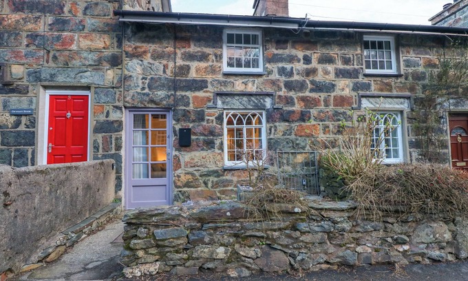 Beddgelert House | RIVERSIDE COTTAGE, pet friendly, with open fire in Beddgelert