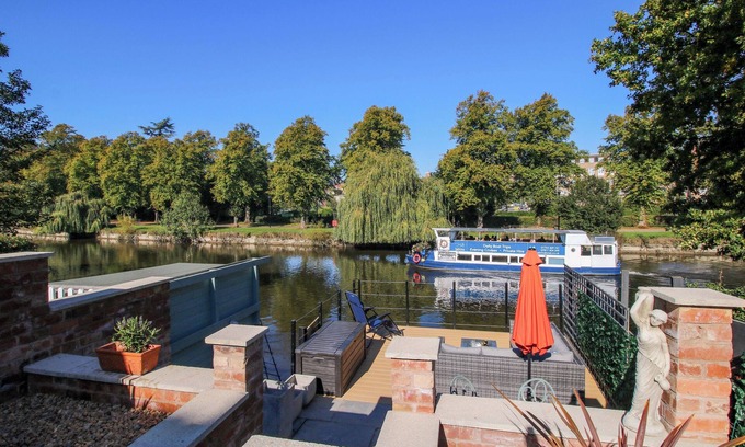 Shrewsbury Cottage | RIVERSIDE COTTAGE, with a garden in Shrewsbury