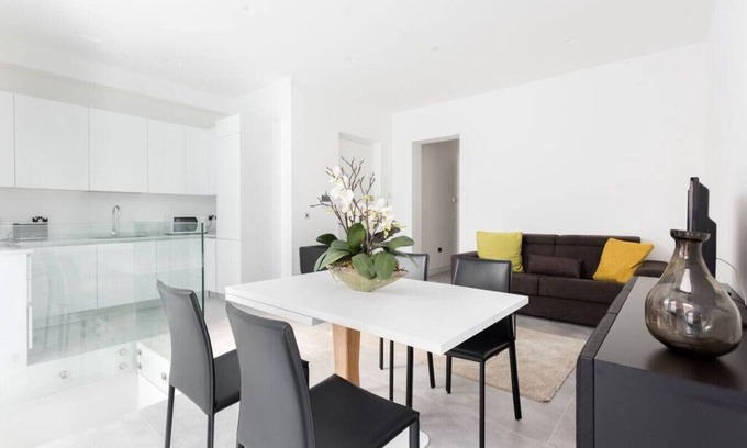 London City Centre Apartment | Riverside Elegance 3 Bedroom near Trafalgar Sq