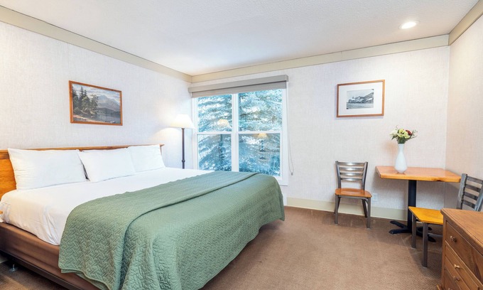 Telluride Hotel | Riverside Hotel Room at the Affordable Mountainside Inn