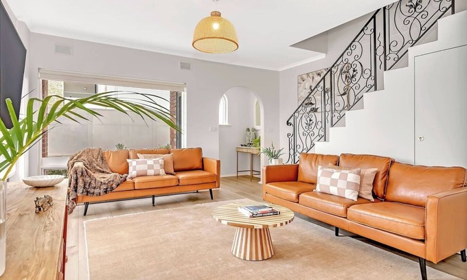 Glenelg North House | Riverside Refuge A Contemporary Gem near the Beach