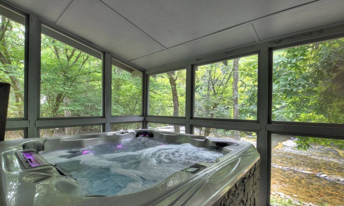 Dial Cabin | Riverside relaxation and all the comforts of home! - Aska River House