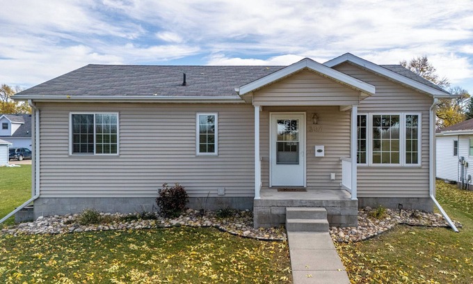 East Grand Forks House | Riverside Retreat - Greenway Escape with 4 bedrooms and 2 bathrooms