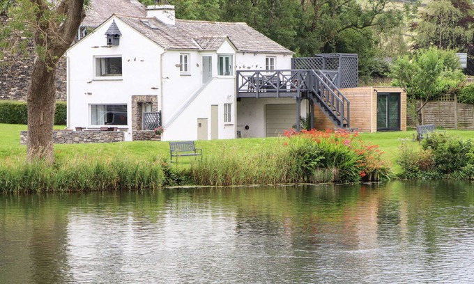 Newby Bridge Cottage | RIVERSIDE RETREAT, pet friendly, with a garden in Newby Bridge