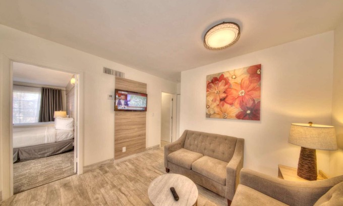 Pompano Beach Condo | Riverside Vacation Rentals by Rocketstay