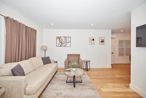 Niagara Falls House | Riverside Walk