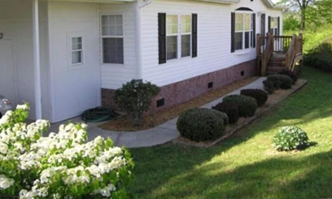 Franklin Cottage | Riversong - Waterfront Mountain Rental