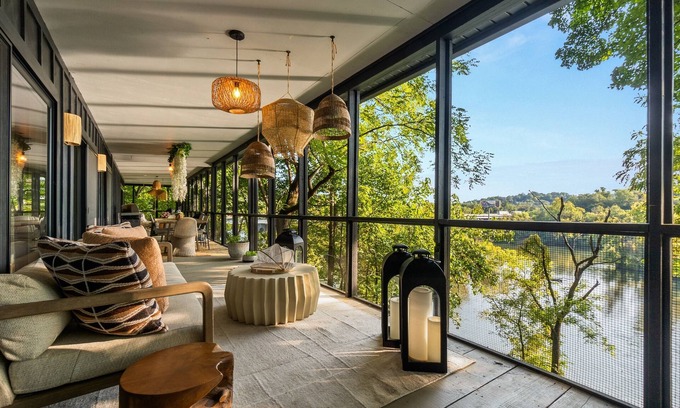 Knoxville House | Riverstone - A Luxury Waterfront Treehouse With Sweeping River Views