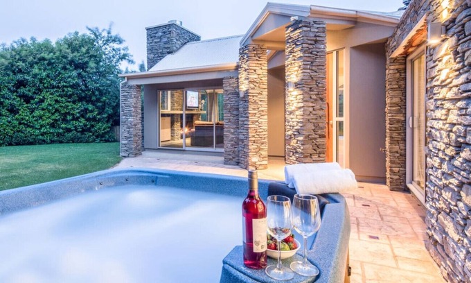 Arthur's Point Villa | Riverview Retreat by MajorDomo - Six Bedroom Home