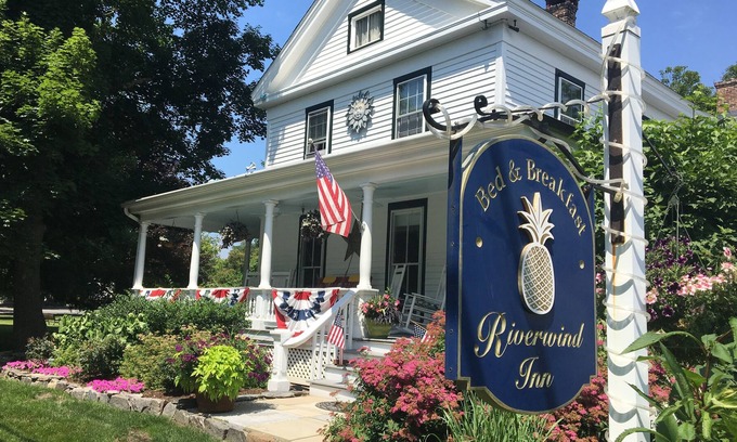 Deep River Center Bed & Breakfast | Riverwind Inn Bed & Breakfast