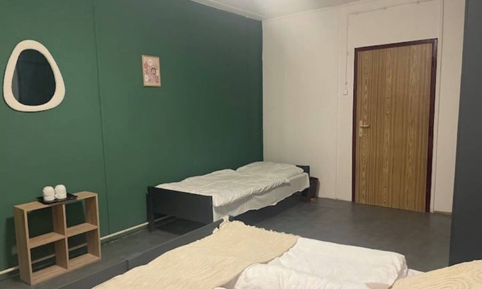 Brezova House | RiverWood - Hidden mirror retreat & Easy Stay + Breakfast Carlsbad