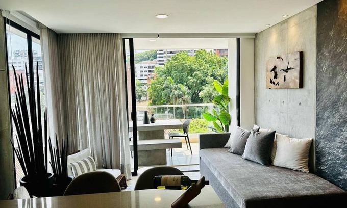 Cali Apartment | RM 1104 | High-Floor Luxury | King Bed | Pool