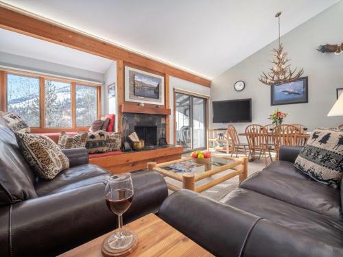 Moose Wilson Road Apartment | RMR: Sarvisberry 3022 Condo in The Aspens