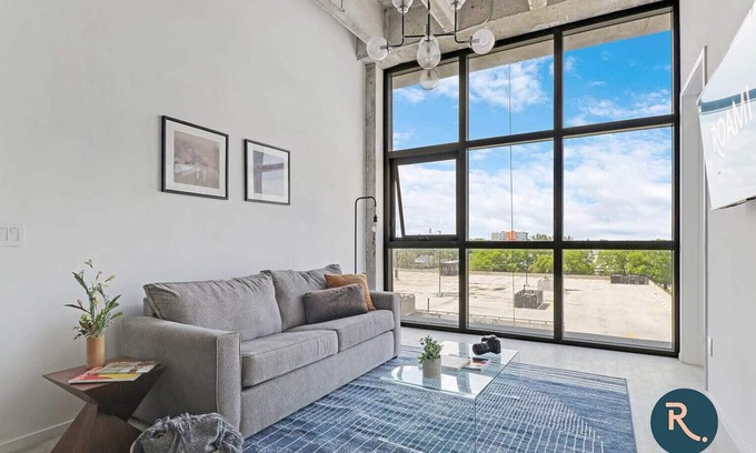 Little Haiti House | Roami | 10 min walk to Biscayne Plaza
