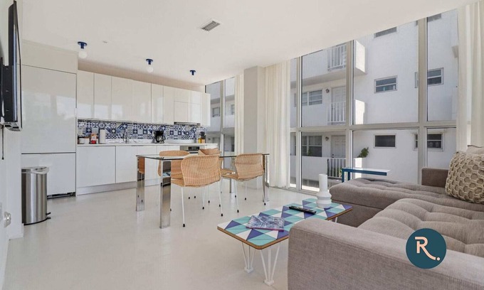 South Pointe Apartment | Roami at 250 Collins | 3 Bed Combo | Pool #28
