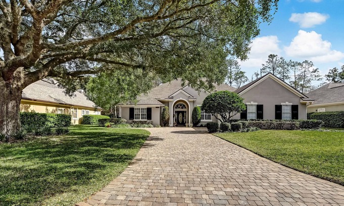 Deercreek House | Robin's Nest Spacious home in Gated Community