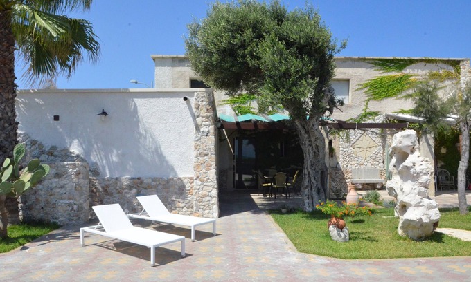 Roca Vecchia House | Roca Vecchia: Villa on the sea, with garden and veranda!