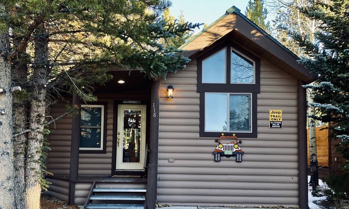 Breckenridge Ski Chalet | Rock Crawlers Retreat romantic and warm 5 min to Breck on Shuttle route