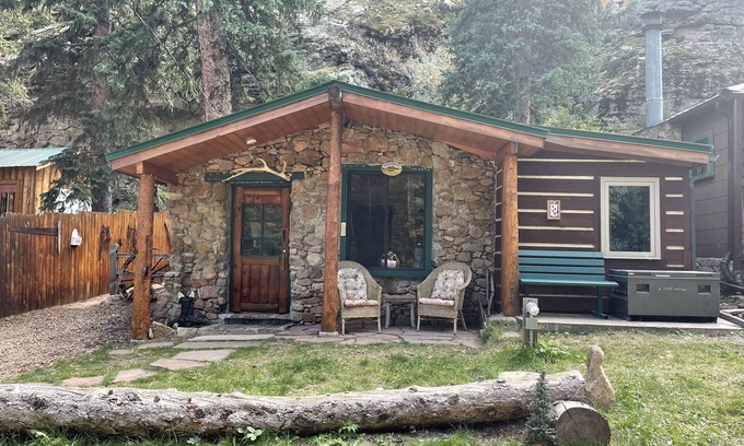 Allenspark Cottage | Rock Creek Cottage -3 miles from Rocky Mountain NP Entrance at Wild Basin