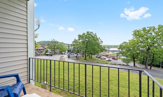 Indian Point Condo | Rock Lane Waterfront Suite, Tiki Bar, Swim Up Bar, Boat Rentals