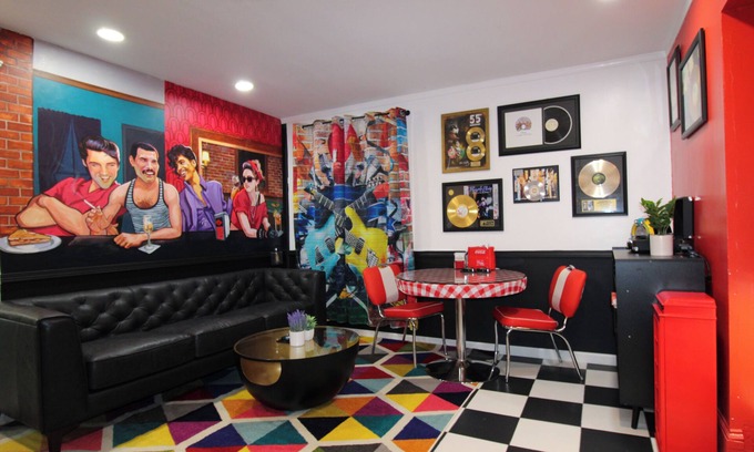 Sandusky Apartment | Rock N Roll
