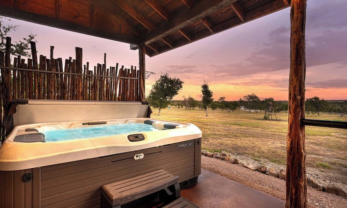 Fredericksburg Cabin | Rockin' R - Shooting Star Cabin