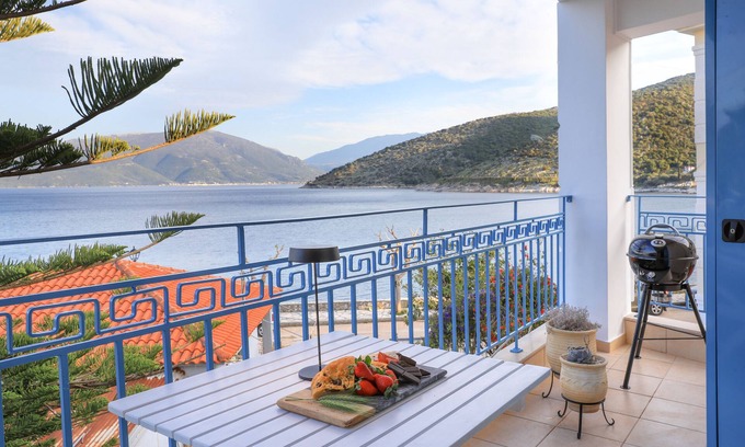 Agia Efimia Apartment | rodakino - Seafront Apartment