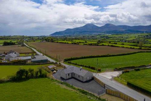 Annsborough House | Roddys cottage three bedroom with hot tub sleeps6