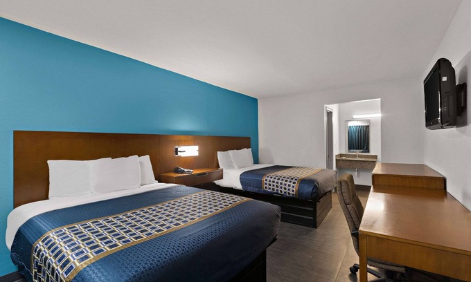 Commerce Hotel | Rodeway Inn Commerce