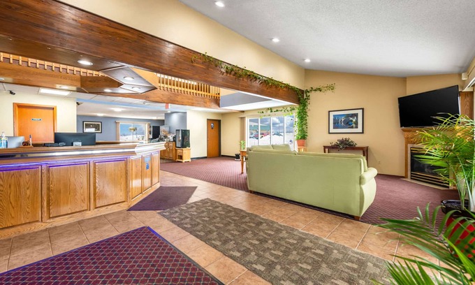 Milaca Hotel | Rodeway Inn Milaca