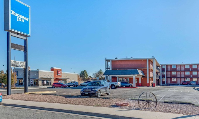 Pueblo Hotel | Rodeway Inn Pueblo CO